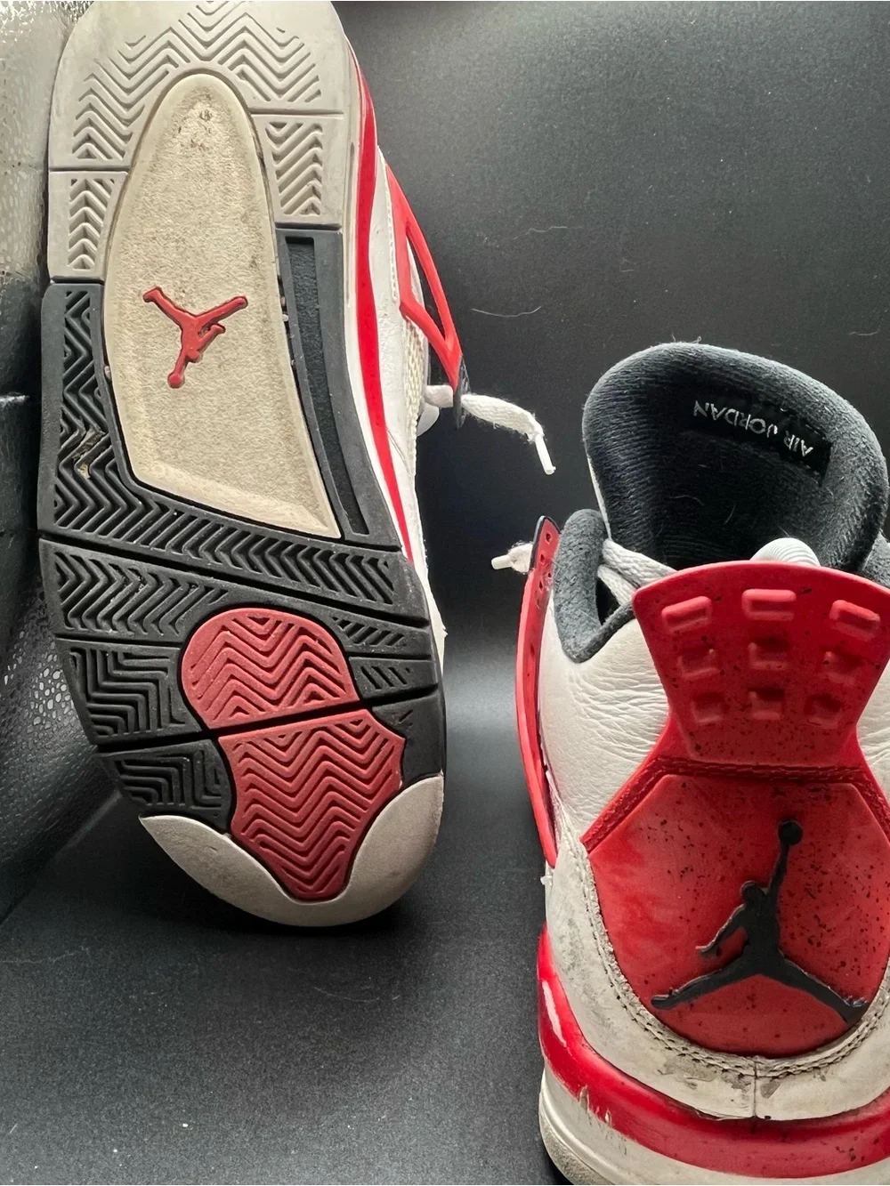 Air Jordan 4 fire red (2020) Boys size 7